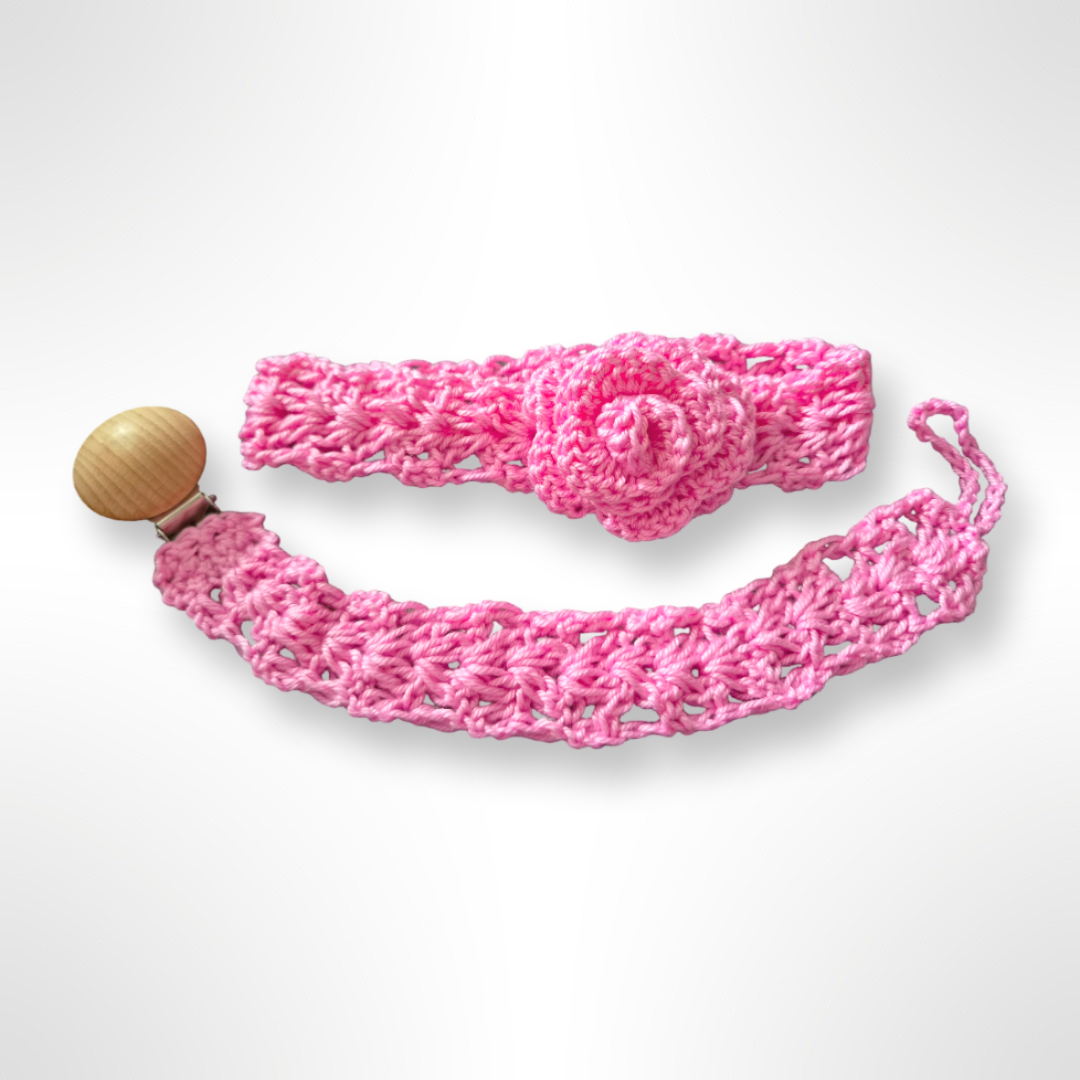 1 Set aus einem Schnullerband mit passenden Haarband Inkl. Rose
